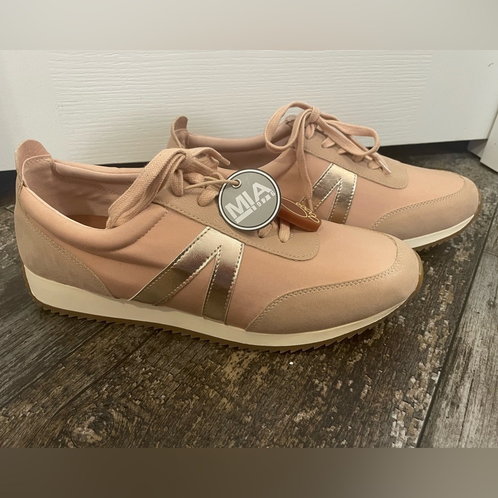 MIA Shoes NEW Size 10